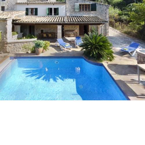 Pollenca Villa Sleeps 6 with Pool and WiFi
