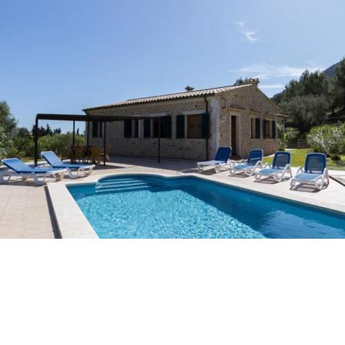 Pollenca Villa Sleeps 6 with Pool