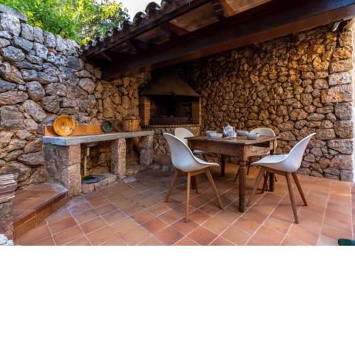 Pollenca Villa Sleeps 6 with WiFi
