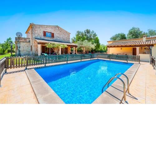 Pollenca Villa Sleeps 8 Pool Air Con WiFi