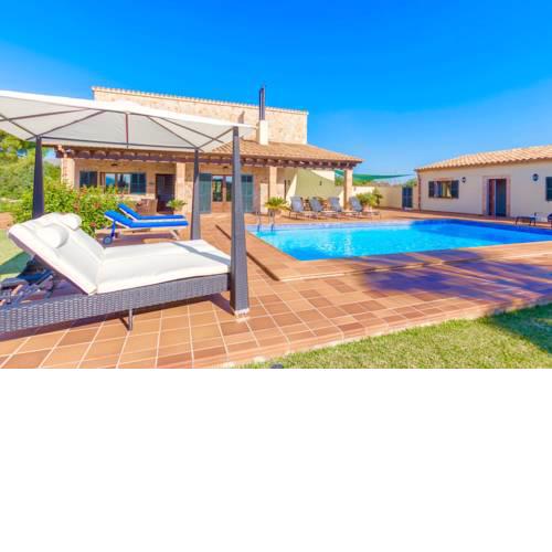 Pollenca Villa Sleeps 8 Pool Air Con WiFi
