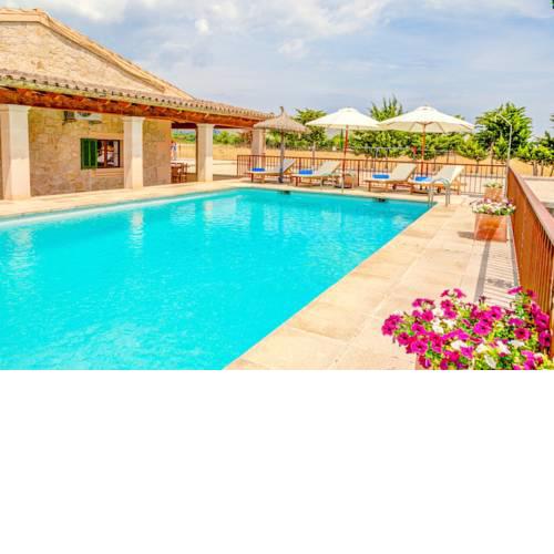Pollenca Villa Sleeps 8 with Pool Air Con and WiFi