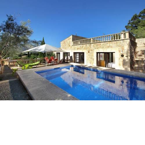 Pollenca Villa Sleeps 8 with Pool Air Con and WiFi