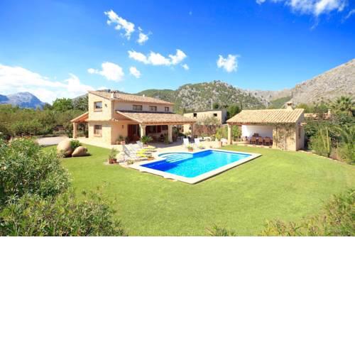 Pollenca Villa Sleeps 8 with Pool Air Con and WiFi