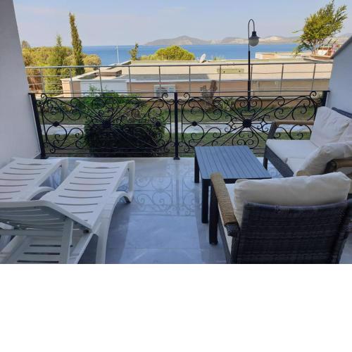 Pool, beach, shopping in walking distance