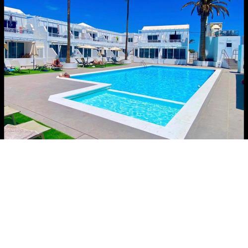 Pool side 2 bed apt 15b with air con & free WiFi
