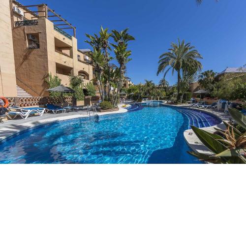 Pool view Grangefield Oasis Club L1