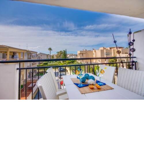 Port d'Alcudia Apartment Sleeps 2 with Pool Air Con and WiFi