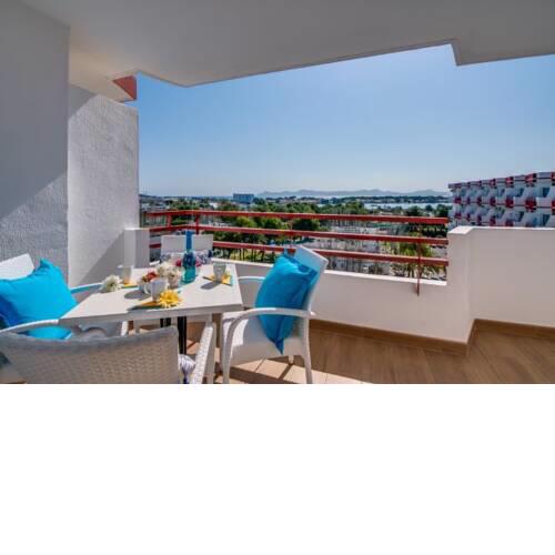Port d'Alcudia Apartment Sleeps 4 with Pool and Air Con