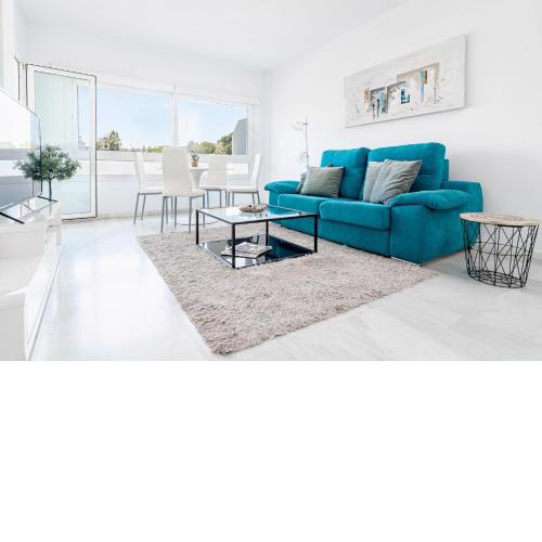 PR20 - Beach front flat Puerto Banus