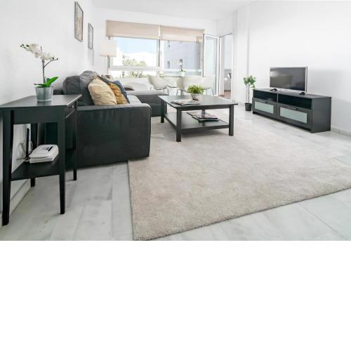 PR45- Beach front apartment Puerto Banus