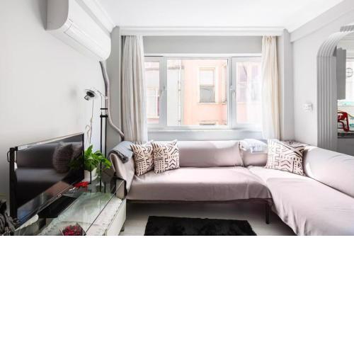 Practical and Cozy Flat Near Taksim İstikal