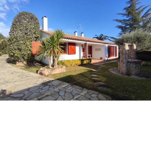 Preciosa casa con gran jardin y piscina privada
