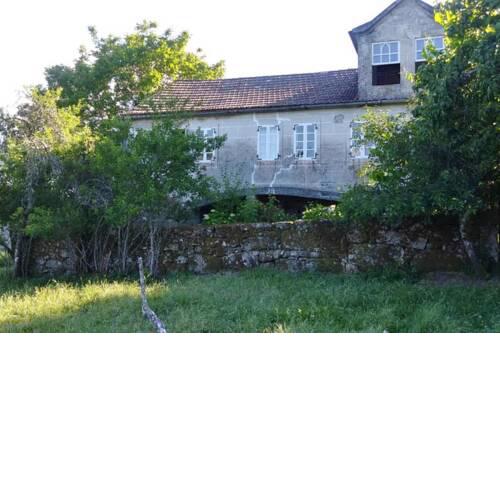 Preciosa casa en la montaña con amplio jardín