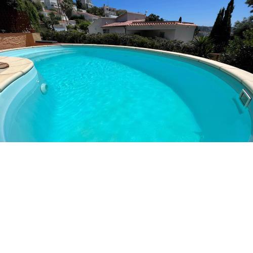 Preciosa casa en Mas Fumats con piscina y bonitas vistas