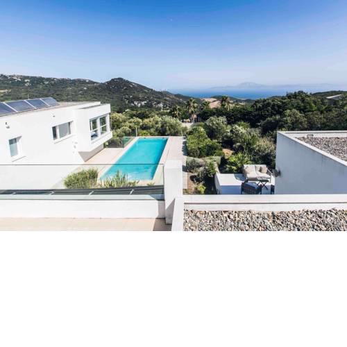 Preciosa Villa con Vistas al Estrecho