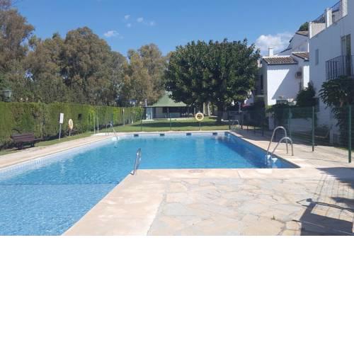 Precioso apartamento a pie de playa en la nueva Milla de Oro entre Estepona y Marbella