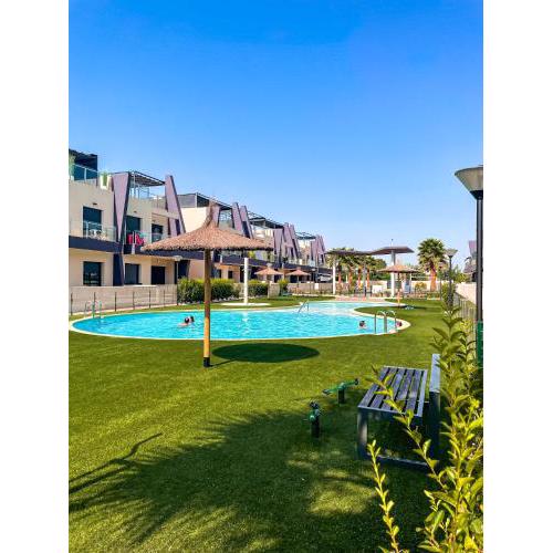 Precioso apartamento con piscina a pie de playa