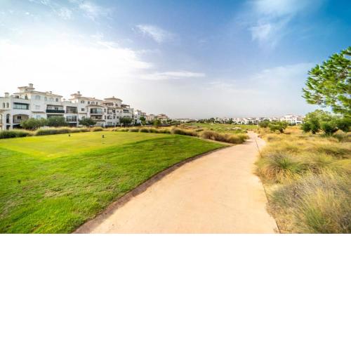 Precioso Apartamento de 2 Dormitorios con Vistas al Golf y Piscina en Hacienda Riquelme EO3222