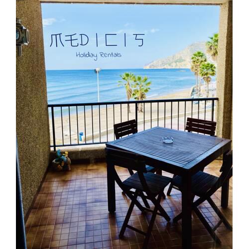 Precioso apartamento en primera línea. Con WiFi, parking, vistas impresionantes.