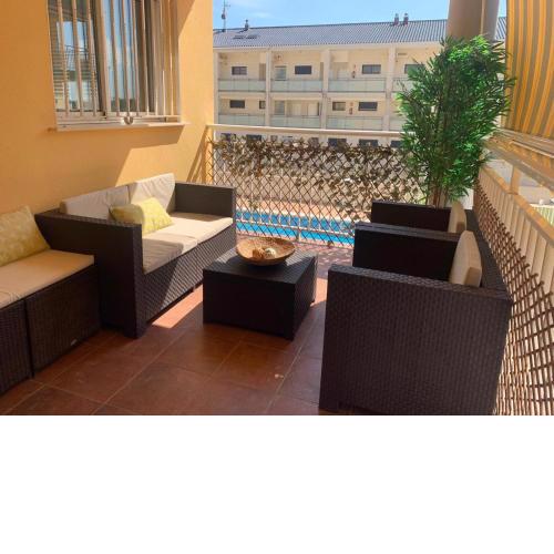 Precioso apartamento residencial con piscina.