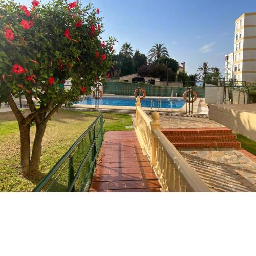 precioso estudio con piscina y barbacoa