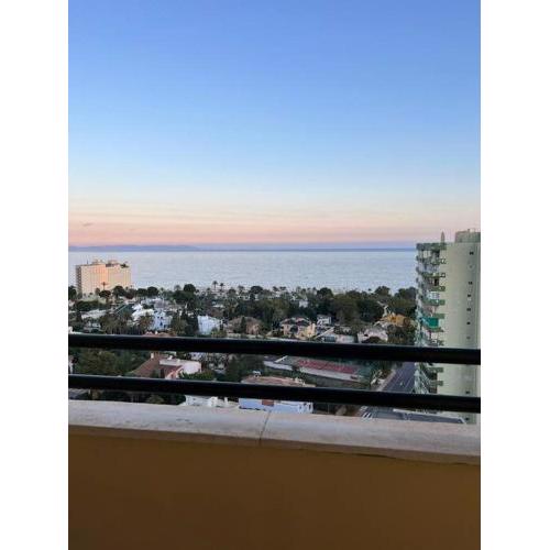 Precioso piso con piscina, terraza y vistas al mar