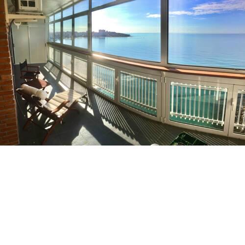 Precioso piso en primera línea de mar y playa con unas vistas increibles