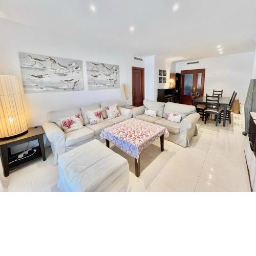 Precioso piso en Vistahermosa con piscina y garaje