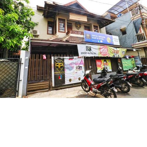 Premium Senen Guesthouse - Female Only