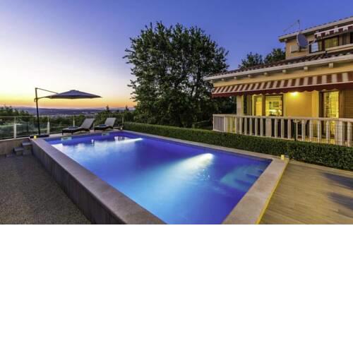 Presika Villa Sleeps 10 with Pool Air Con and WiFi