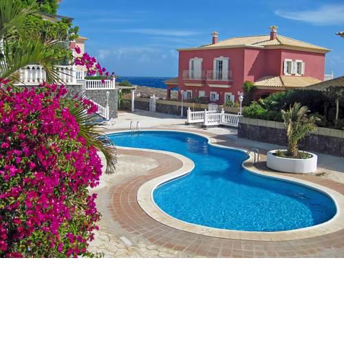 Pretty 2 bedroom villa with pool and WiFi