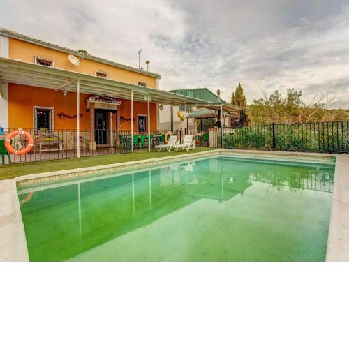 Pretty Holiday Home in Villanueva de Tapia with Private Pool
