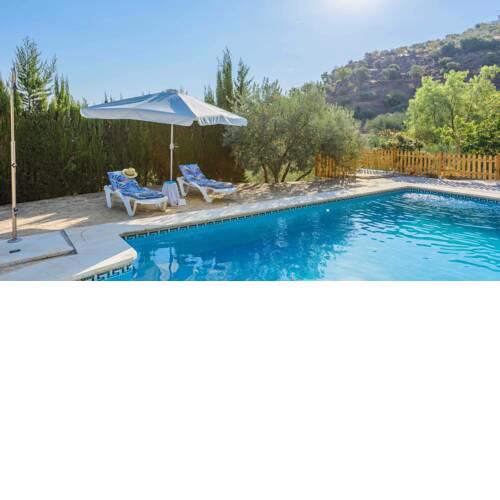 Pretty holiday villa in the middle of nature with fenced pool