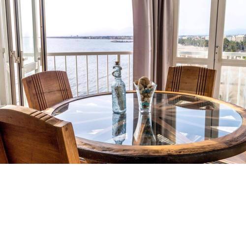 Primera linea de mar. Apartamento turístico Salou
