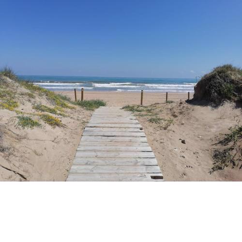 primera linea de playa con piscina