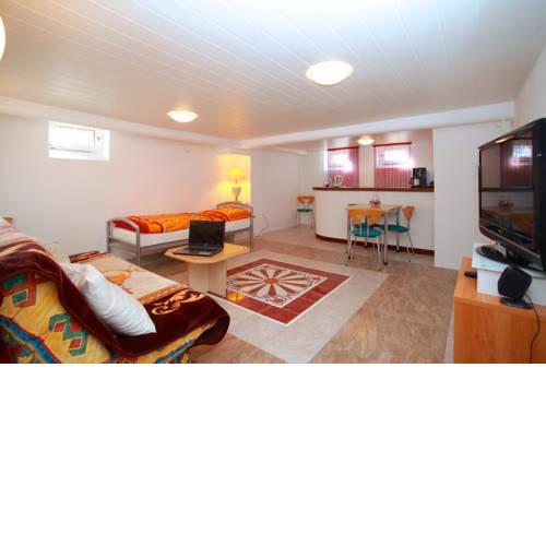 Privatapartment WiFi Flieder (6231)