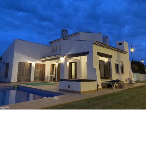 Private 3 bedroom Villa with HUGE enclosed garden
