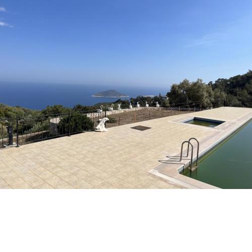Private House with Pool and Sea View in Antalya