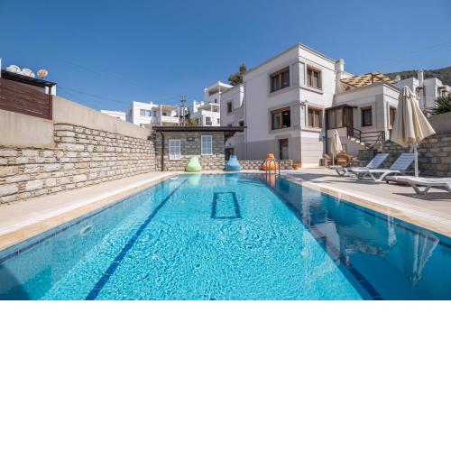 Private Pool - Very Close to the Seaside - 5+1 Villa in the Bodrum Center