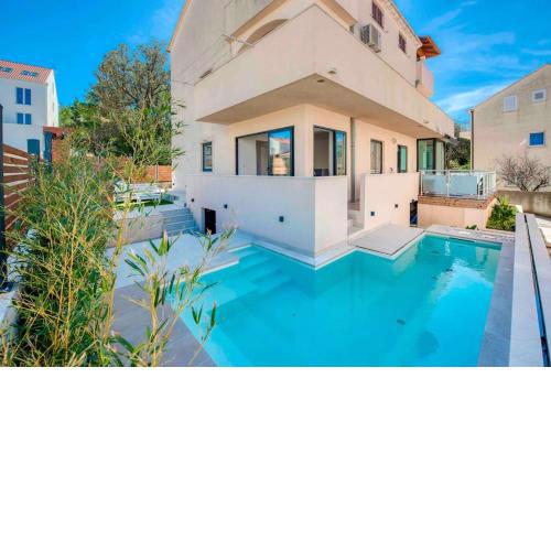 Private pool amazing apartmant