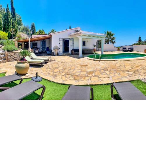 Private Rural Home with Pool Luxurius and Peaceful Interiors