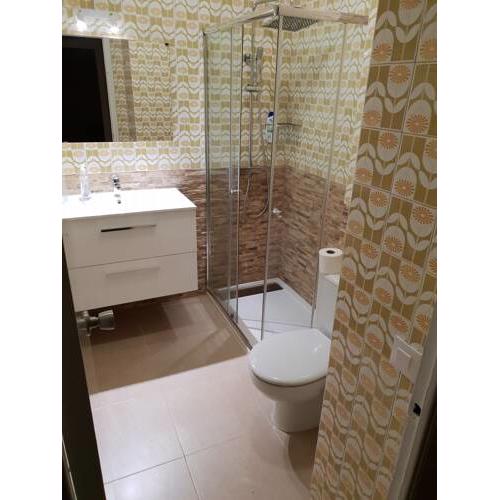 Private Single Room next to Sagrada in renovated shared Apartment
