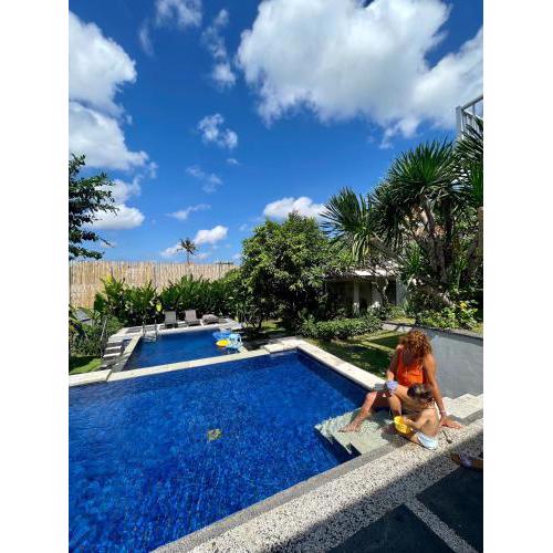 Private suite in a kids friendly big shared villa in Canggu