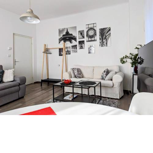 Privatna soba u prelijepom stanu, Host lives here