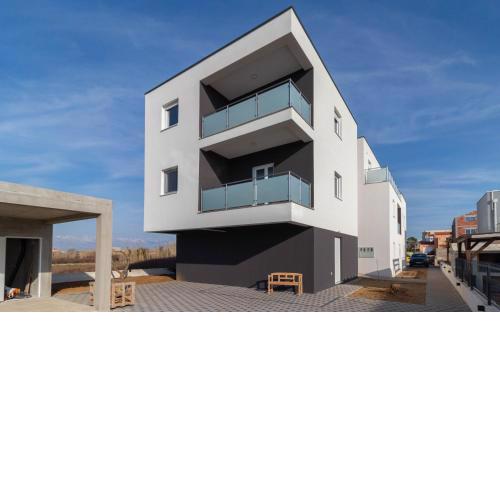PRIVLUKA APART
