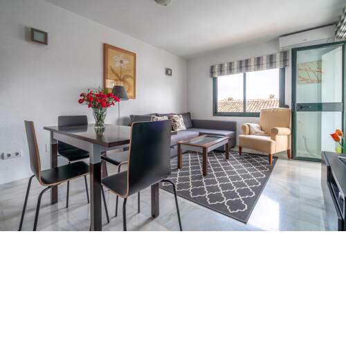 Pueblo El Jardin! Family friendly contemporary apartment with ecellent location
