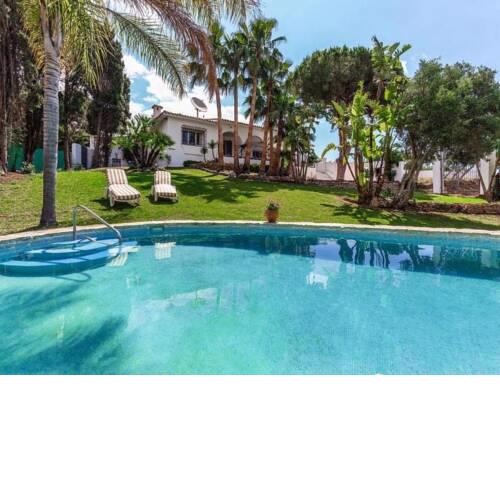 Puerto Banus Holiday Home Sleeps 10 with Pool and Air Con