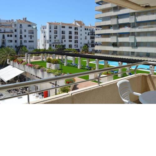 Puerto Banus Holiday Home Sleeps 5 with Pool and Air Con