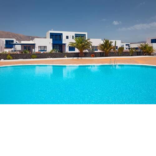 Puerto Calero Apartment Sleeps 2 with Pool and Air Con